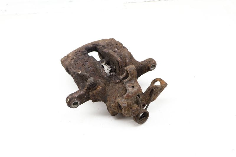 Brake Caliper 7D0615424B — Used (SKU 717890)