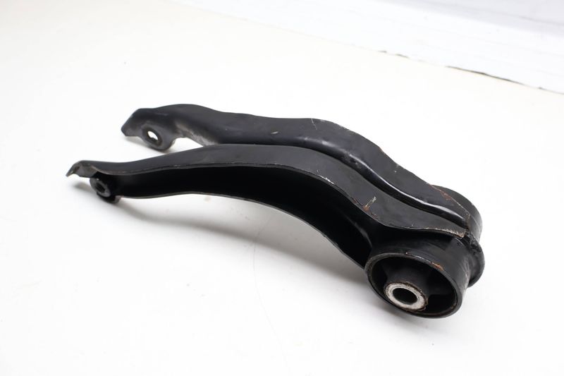 Transmission Mount Bracket 701399207B — Used (SKU 717925)