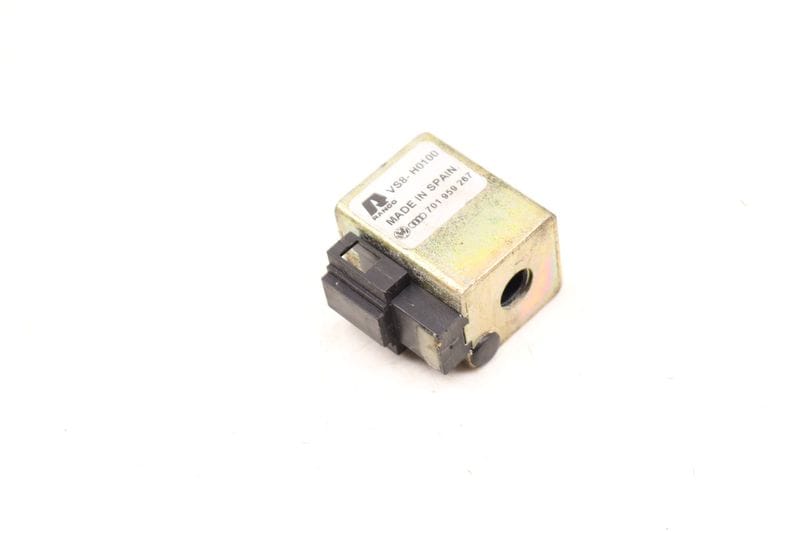 Refrigerant / Freon Solenoid Valve 701959267 — Used (SKU 515529)