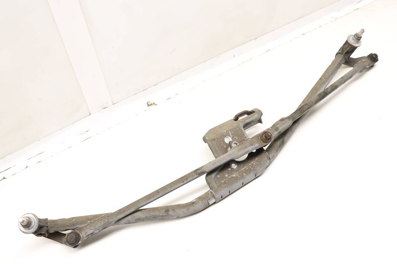 Windshield Wiper Transmission / Bracket 701955325 — Used (SKU 605972)