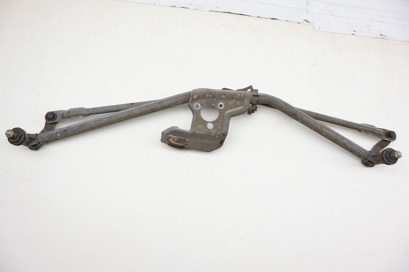 Windshield Wiper Transmission / Bracket 701955325 — Used (SKU 717804)