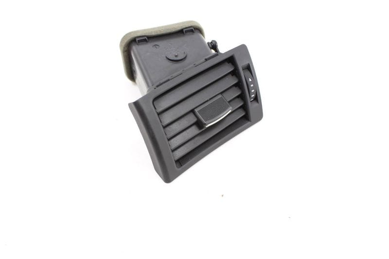 Dash Air Vent 8E0820901F — Used (SKU 217832)