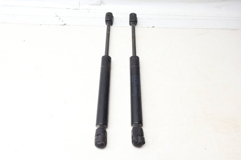 Hood Strut / Shock Set 8N0823359 — Used (SKU 685391)