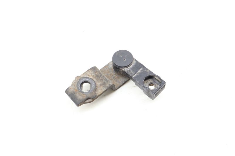 Transmission Mount Bracket / Lever 09G321171A — Used (SKU 685648)