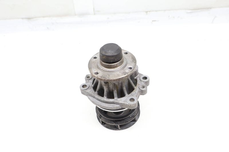 Coolant / Water Pump 11517509985 — Used (SKU 655813)