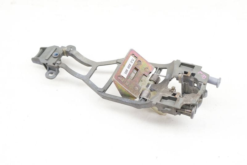 Exterior Door Handle Bracket 7L0839885 — Used (SKU 640036)