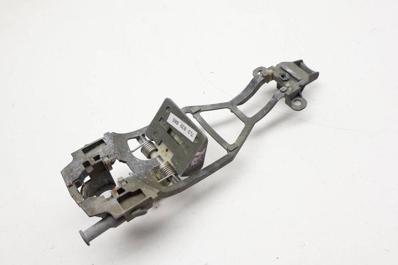 Exterior Door Handle Bracket 7L0839885 — Used (SKU 714848)