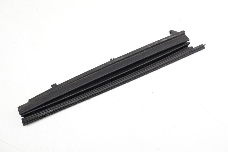 Sunroof / Sun Roof Glass Trim 8D0877782B — Used (SKU 714801)