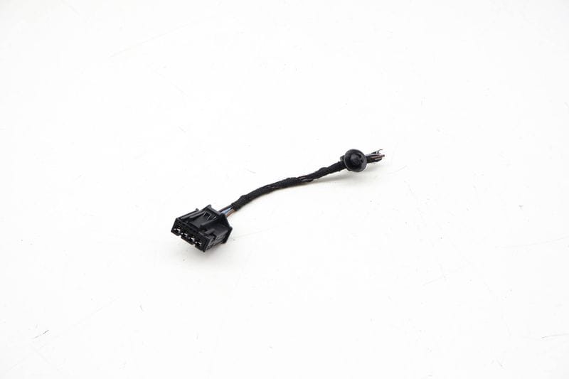 4-PIN Wiring Connector / Pigtail 6Q0972704 — Used (SKU 735034)