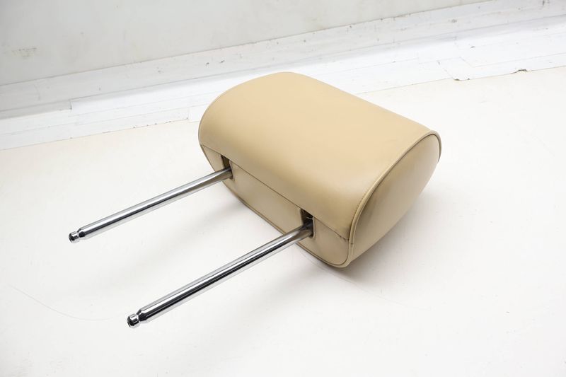 Headrest / Head Rest (LEATHER) 3D0881921A — Used (SKU 734987)