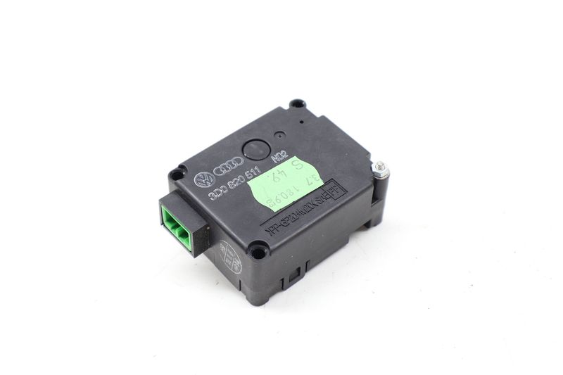 HVAC Flap / Servo Air Motor / Actuator 3D0820511 — Used (SKU 735168)