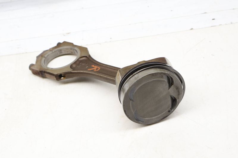 Piston / Connecting Rod — Used (SKU 735492)