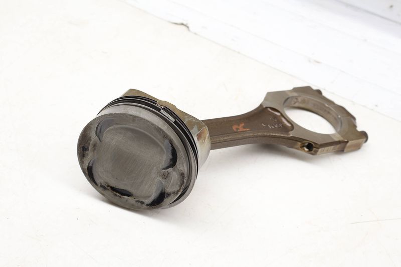Piston / Connecting Rod — Used (SKU 735493)