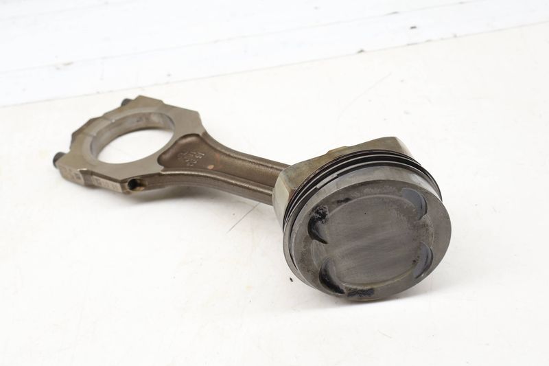 Piston / Connecting Rod — Used (SKU 735495)