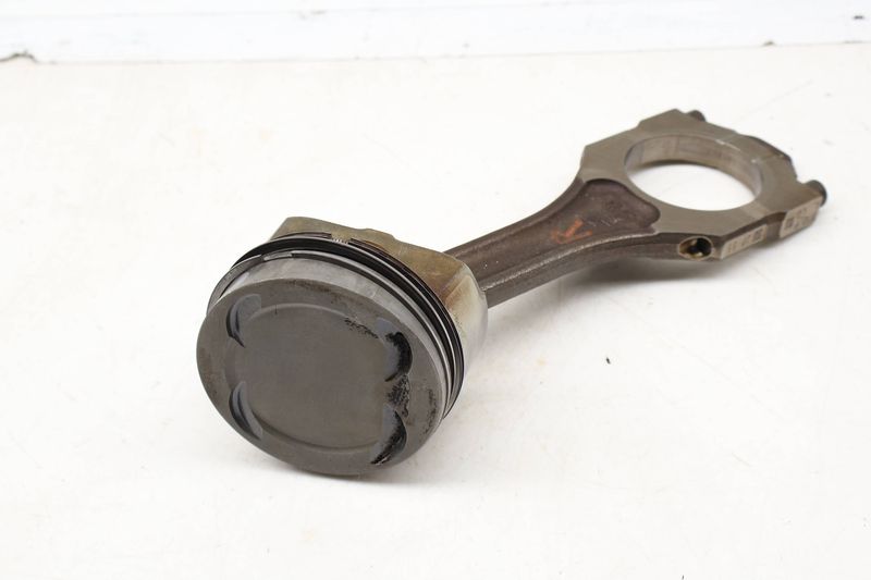 Piston / Connecting Rod — Used (SKU 735496)