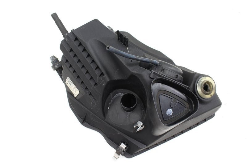 Lower Air Cleaner Filter Box / Housing 079133835G — Used (SKU 218141)