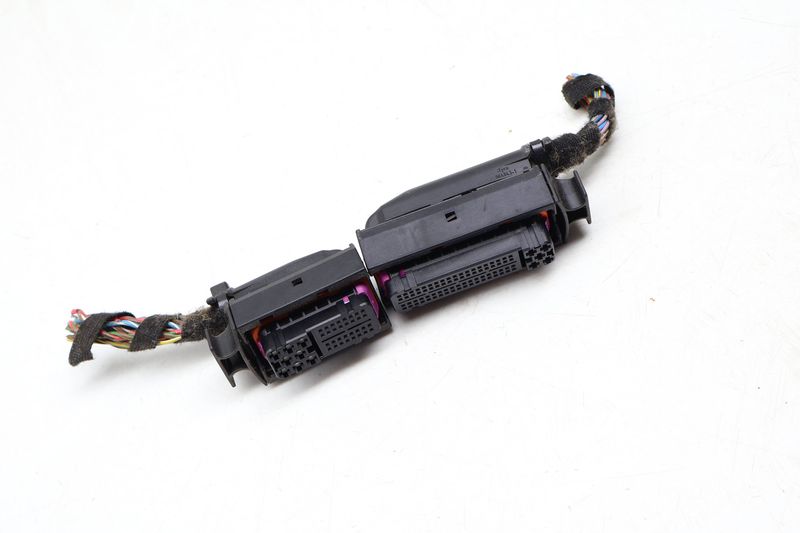 Air Suspension Leveling Module Wiring Harness Connector — Used (SKU 680958)