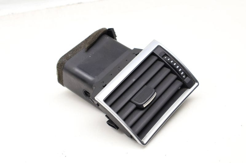 Dash Air Vent 4E0820901 — Used (SKU 616695)
