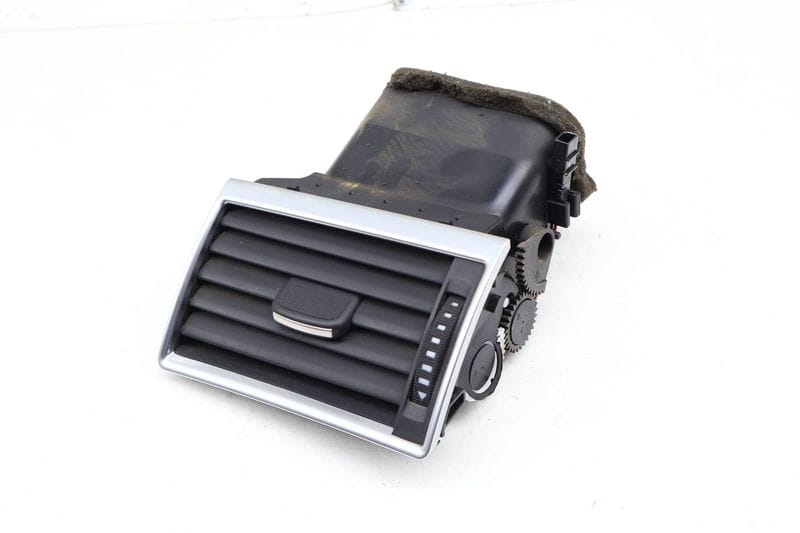 Dash Air Vent 4E0820901 — Used (SKU 681182)