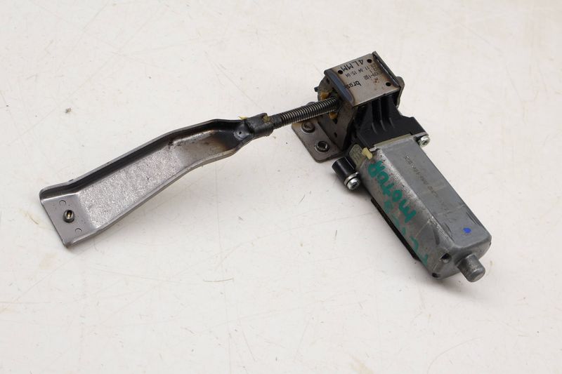 Depth Adjustment Seat Motor w/ Transmission 4E0881303F — Used (SKU 681479)
