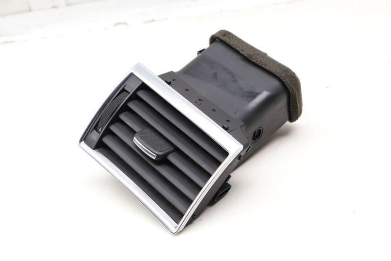 Dash Air Vent 4E0820902 — Used (SKU 616696)
