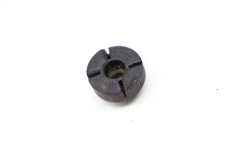 Lower Radiator Rubber Mount 4E0121275 — Used (SKU 681120)