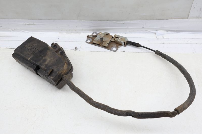 Power Trunk Latch / Striker Plate 4E0827383D — Used (SKU 681501)