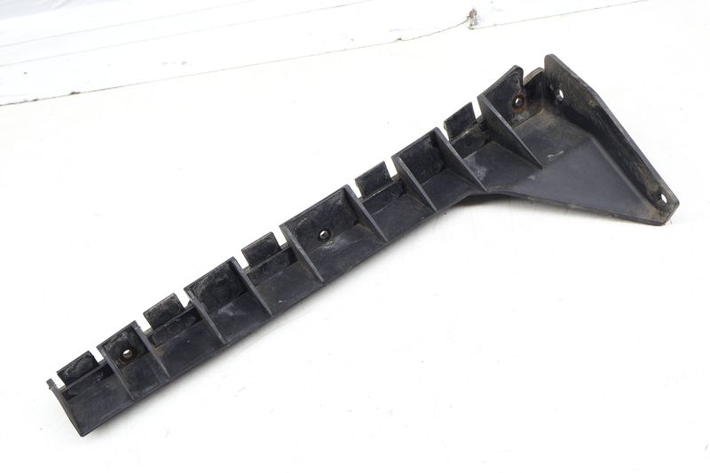 Bumper Mount / Guide Bracket 4E0807572A — Used (SKU 681537)