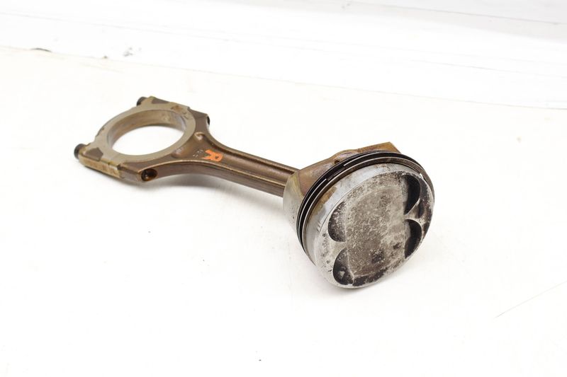 Piston w/ Connecting Rod — Used (SKU 681631)