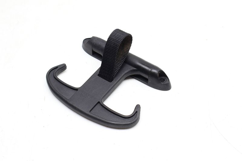 Trunk Cargo Hook / Hanger 6Y5867615 — Used (SKU 680997)