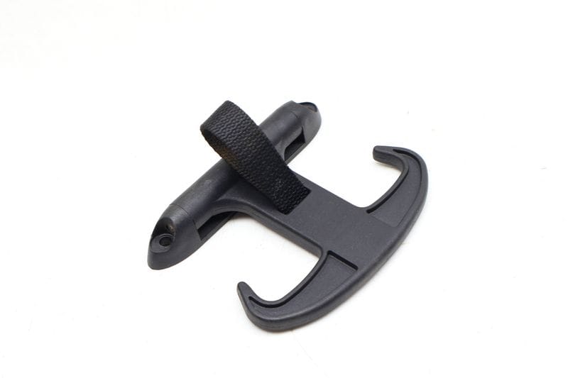 Trunk Cargo Hook / Hanger 6Y5867615 — Used (SKU 680998)