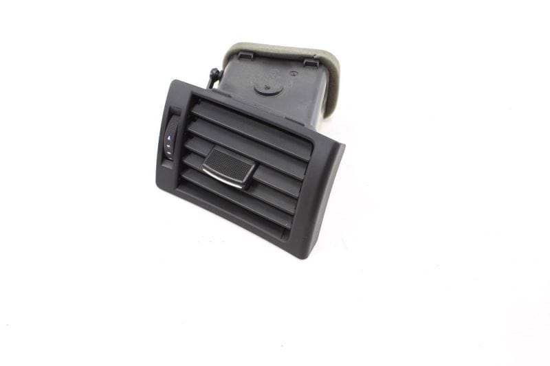 Dash Air Vent 8E0820902F — Used (SKU 217403)
