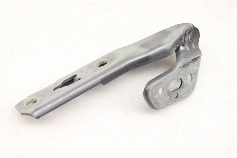 Hood Hinge 4F0823301 — Used (SKU 491706)
