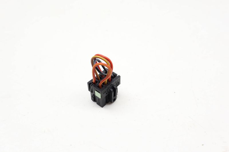 4-PIN Wiring Connector / Pigtail 4B0937713 — Used (SKU 721767)