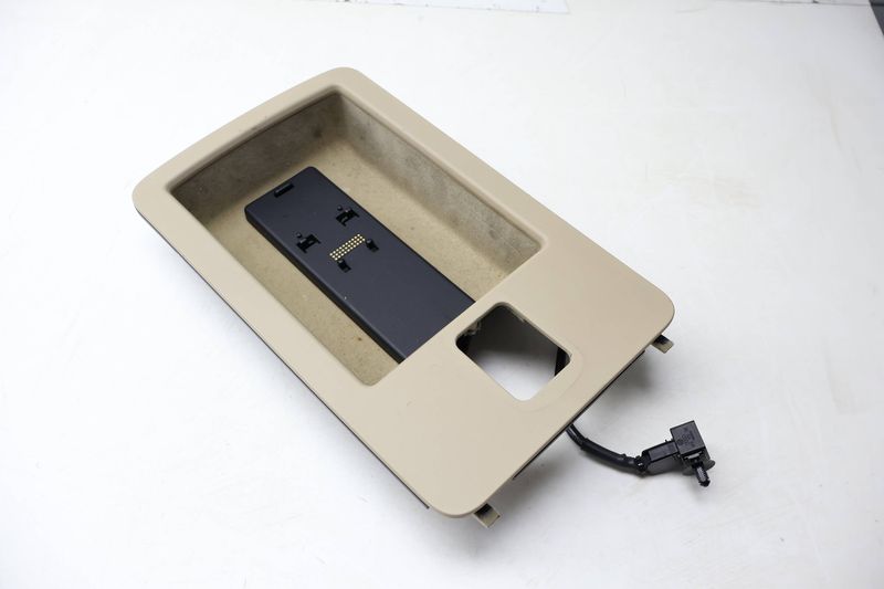 Center Console Tray w/ Phone Adapter 4E0863075M — Used (SKU 721174)