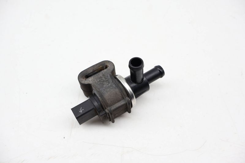 Charcoal Filter Purge Control Valve 7L0906518 — Used (SKU 721421)
