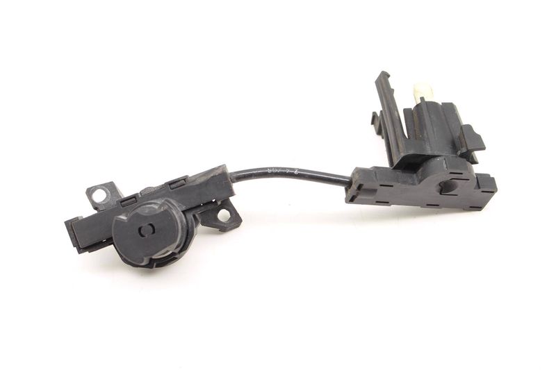 Exterior Door Handle Module / Linkage 4E1898105A — Used (SKU 244598)