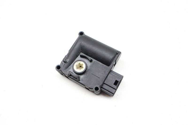 HVAC Flap / Servo Air Motor / Actuator 4F0820511B — Used (SKU 721571)