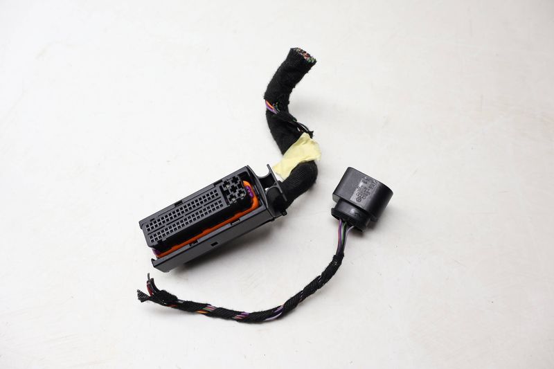 Keyless Entry / Kessy Module Wiring Harness Connector Set — Used (SKU 721315)