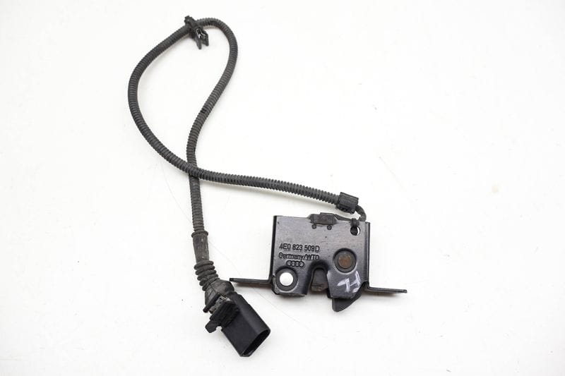 Lower Hood Latch / Lock 4E0823509D — Used (SKU 721616)