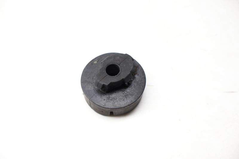 Lower Radiator Rubber Mount 4E0121275B — Used (SKU 721600)