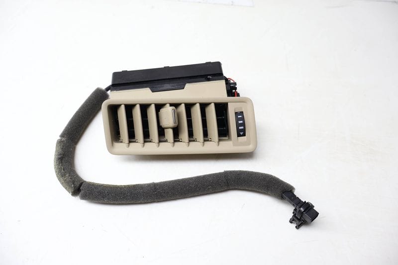 Upper B Pillar Air Vent 4E0819704C — Used (SKU 721272)