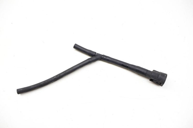 Vacuum Hose / Y-Line 077145718Q — Used (SKU 721676)
