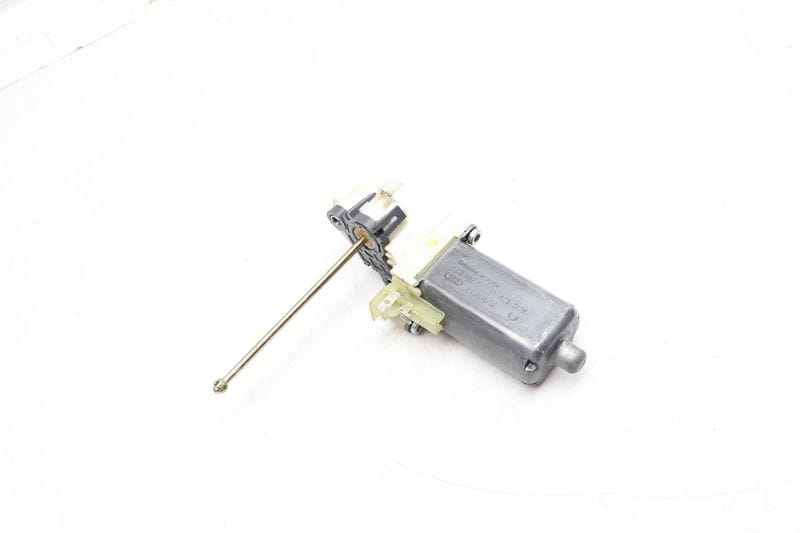 Seat Headrest Motor / Actuator 67668267406 — Used (SKU 669931)