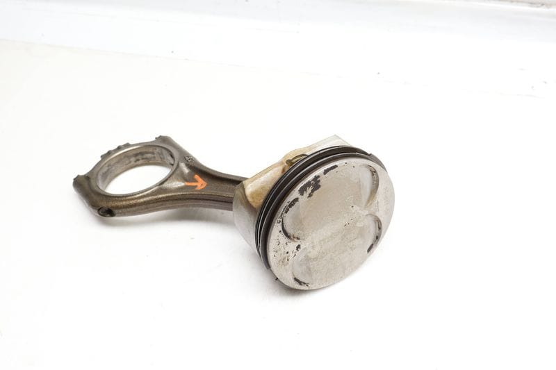 Piston w/ Connecting Rod 11257542292 — Used (SKU 670156)