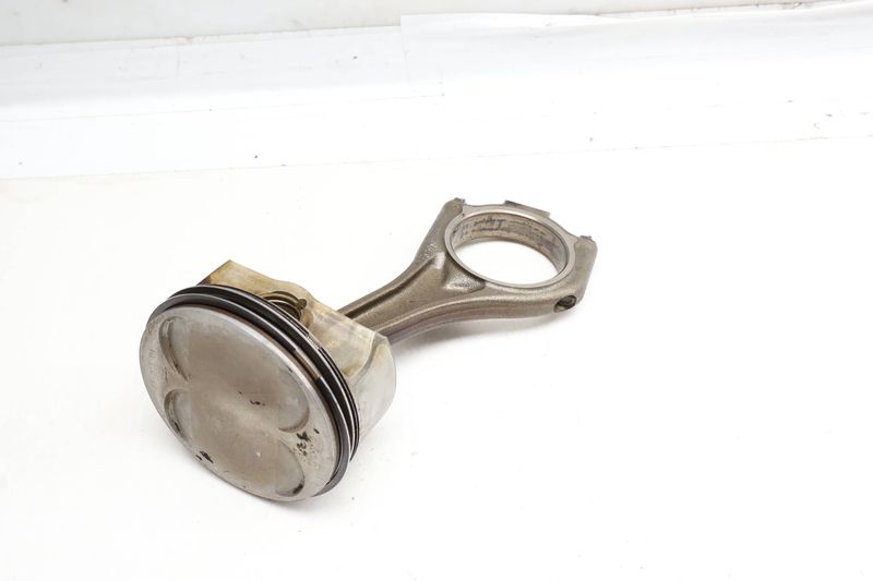 Piston w/ Connecting Rod 11257542292 — Used (SKU 670157)