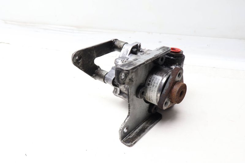 Power Steering Pump 32413404615 — Used (SKU 646550)