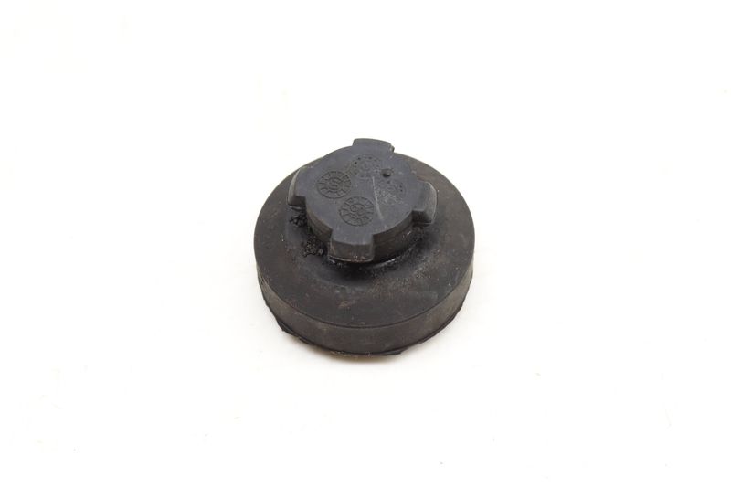 Lower Radiator Rubber Mount 4B3121275 — Used (SKU 456851)