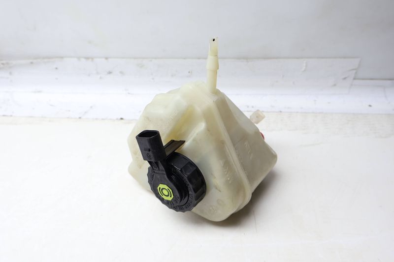 Brake Fluid Reservoir / Tank 7L8611303 — Used (SKU 671329)