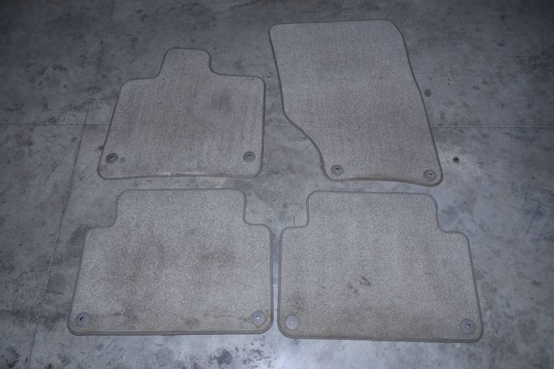 Complete Carpet Floor Mat Set 4L1863691C — Used (SKU 671474)